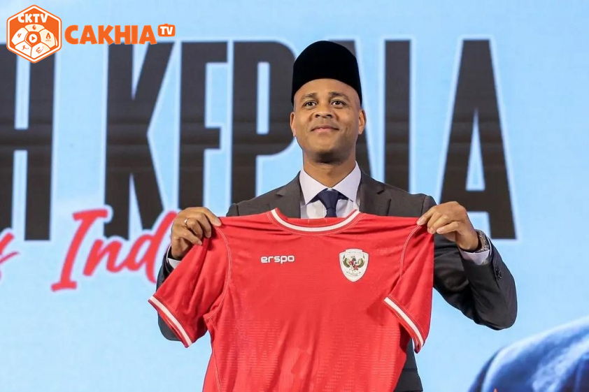 HLV Kluivert sẽ có nhiều trợ lý người Hà Lan trong đội ngũ của mình