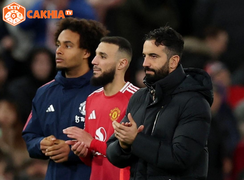 Manchester United đang đối diện với thời điểm khó khăn nhất nhì lịch sử.