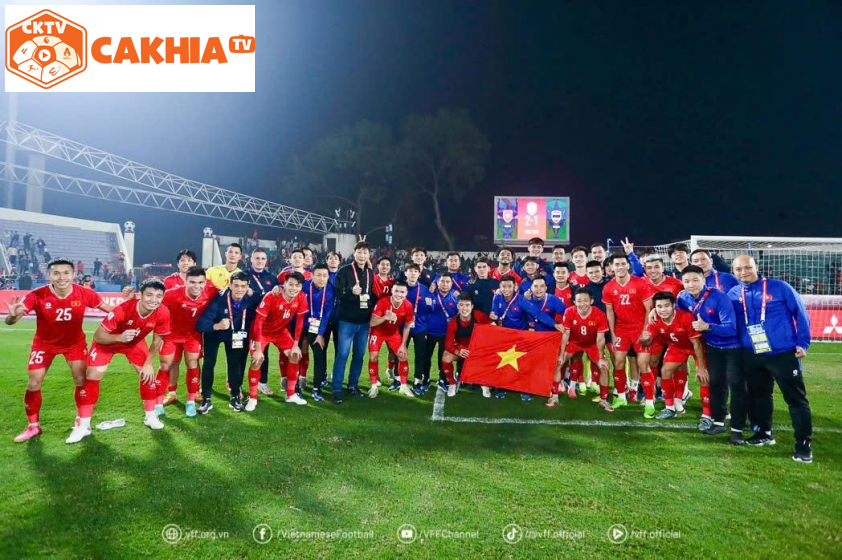 Thầy trò HLV Kim Sang Sik quyết tâm vô địch AFF Cup 2024 (Ảnh: VFF)