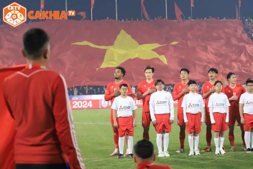 "ĐT Việt Nam Đổi Sân Thi Đấu, Chào Sân Mới Sau Giải AFF Cup - Tạm Biệt Việt Trì"