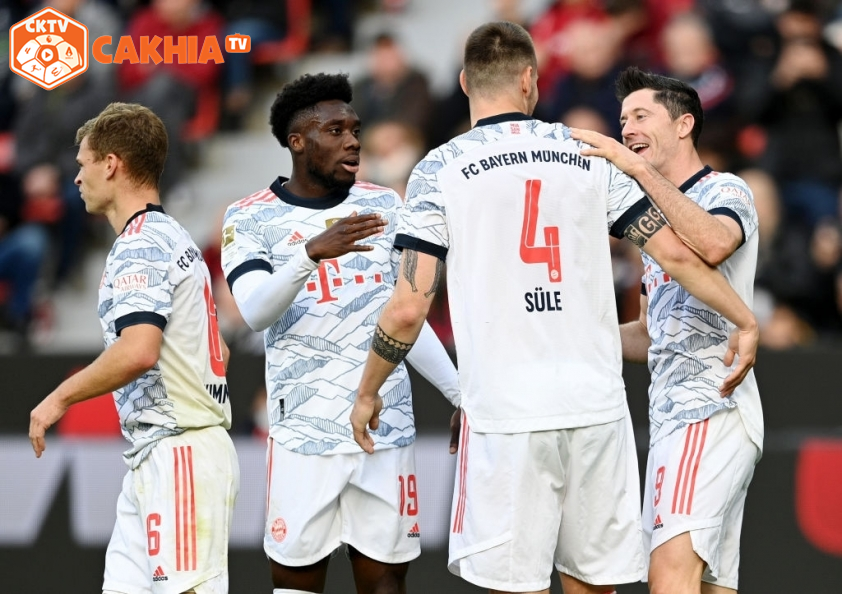 "Bayern chiếm vị trí đầu Bundesliga nhờ màn trình diễn hủy diệt trong hiệp đấu"