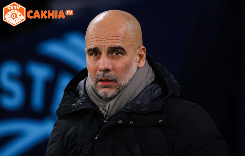 Pep Guardiola trải qua mùa giải khó khăn cùng Man City. Ảnh: Getty