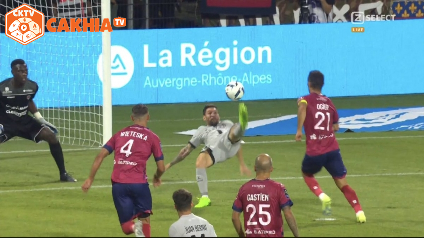 Messi là cầu thủ chơi hay nhất trận Clermont 0-5 PSG