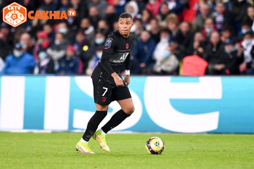 Mbappe đã có một trận đấu xuất sắc để giúp PSG giữ lại 3 điểm